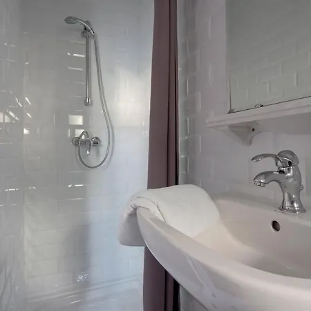 Отель Saint Hubert 3*