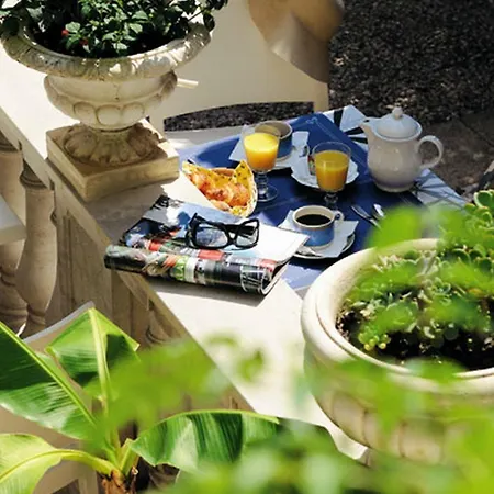 Saint Hubert Hotel 3*