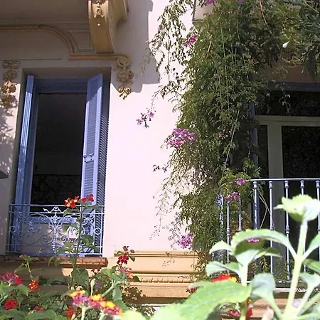 Hotel Saint Hubert 3*