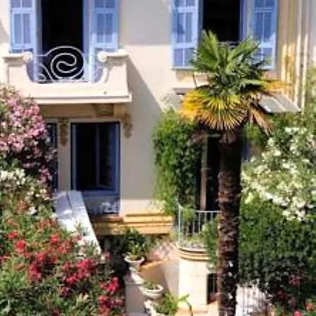 Saint Hubert Hotel 3*