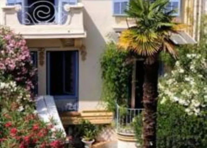 Hotel Saint Hubert 3*